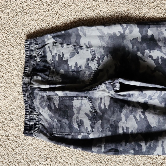 Spanx stretch twill cargo jogger. Backwash camo. Size Small. - Picture 6 of 7